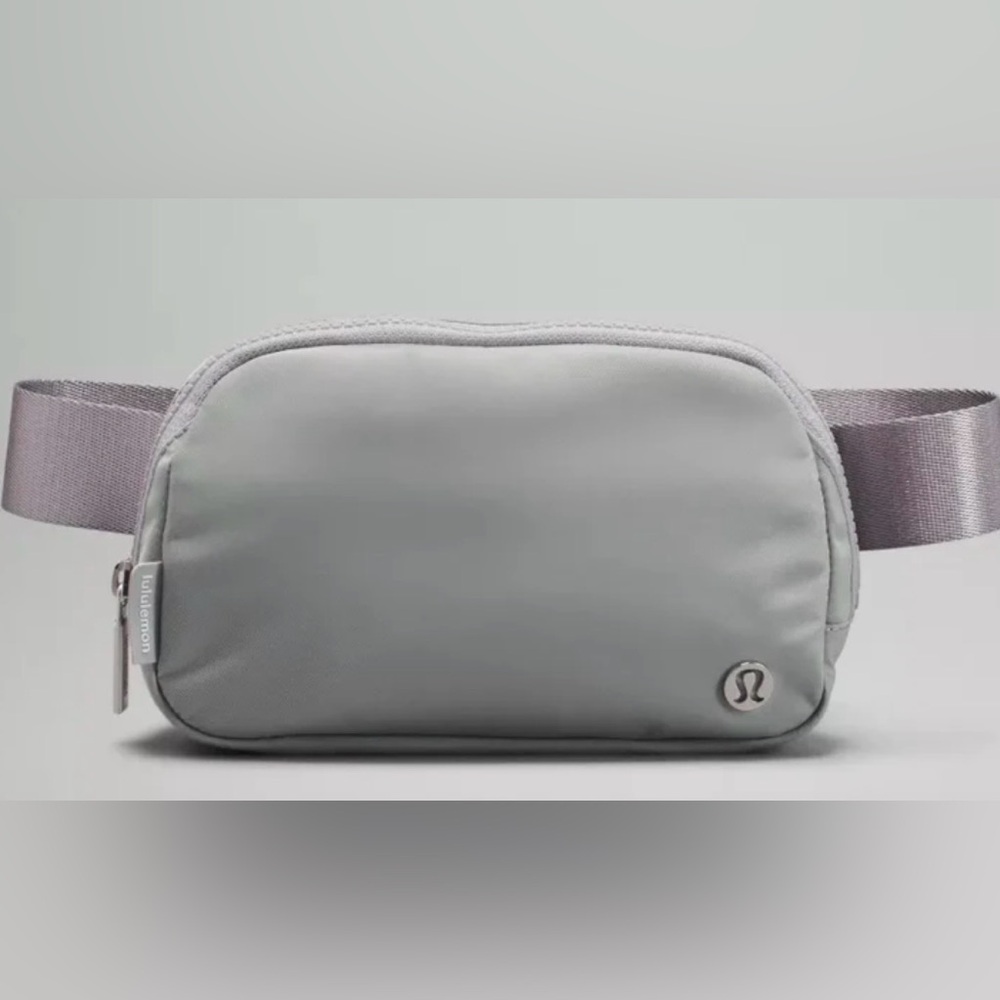 Lululemon Everywhere Belt Bag 
DESIGNED FOR ON THE MOVE